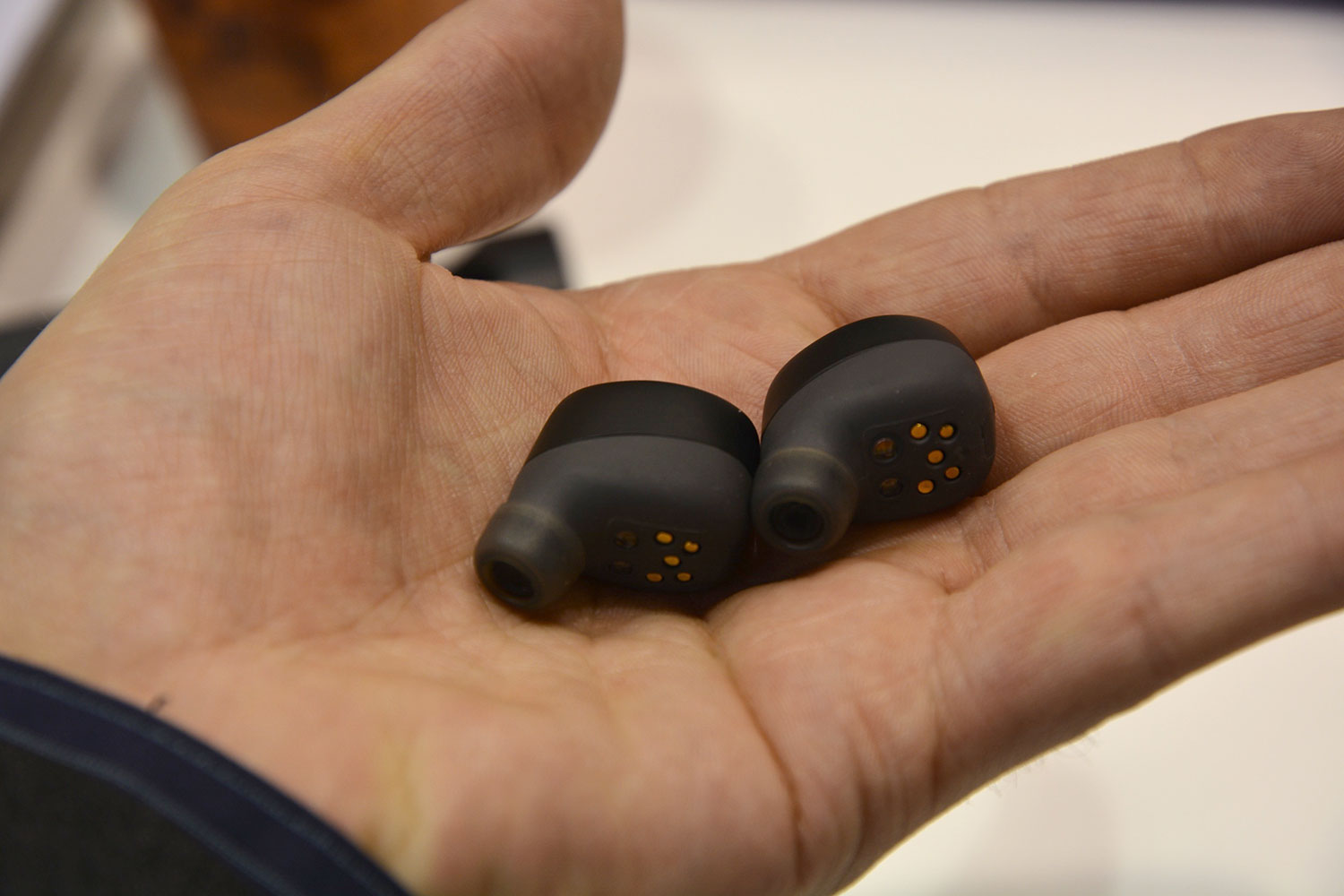 motorola verve ones totally wireless earbuds 4