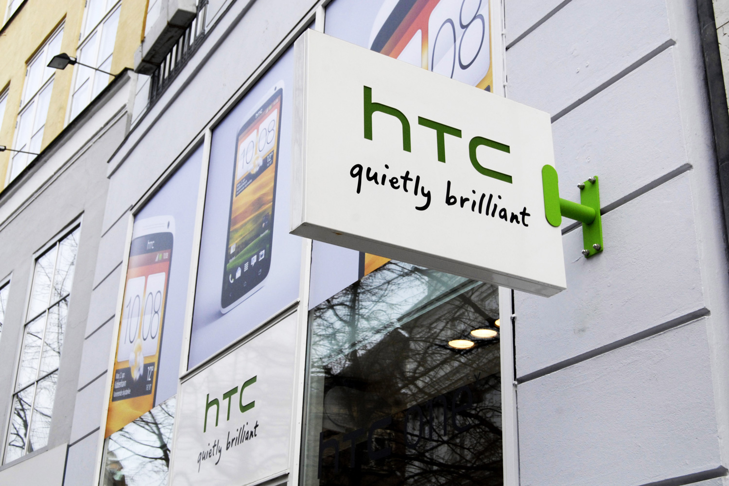 htc one watch news header