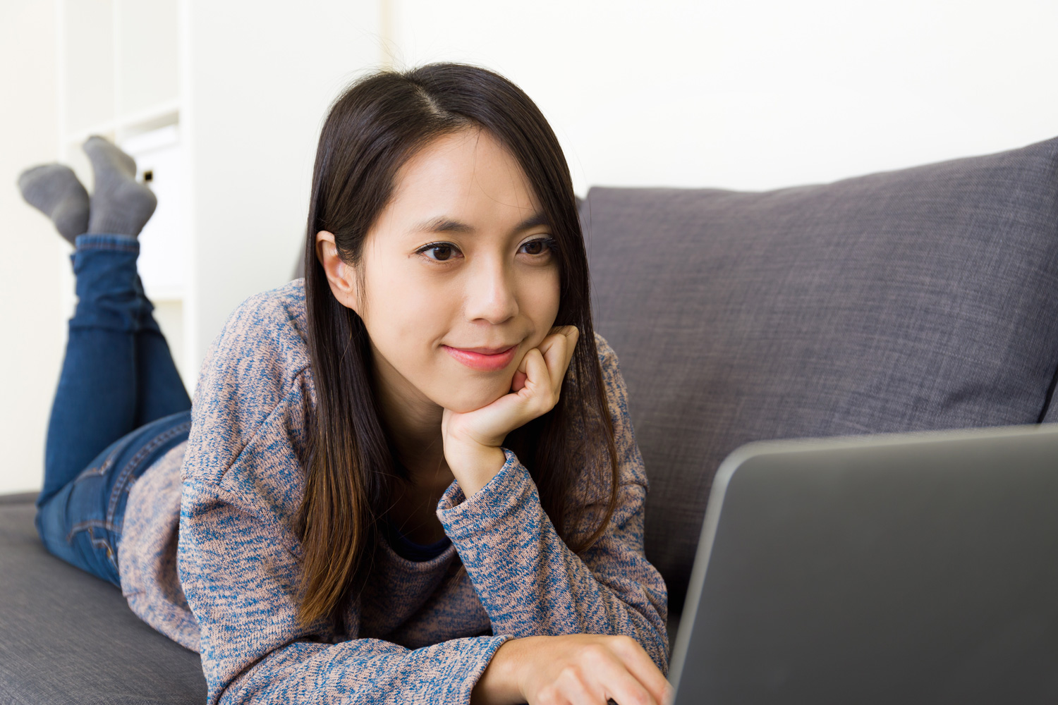 netflix offline viewing woman watching movies and tv on laptop