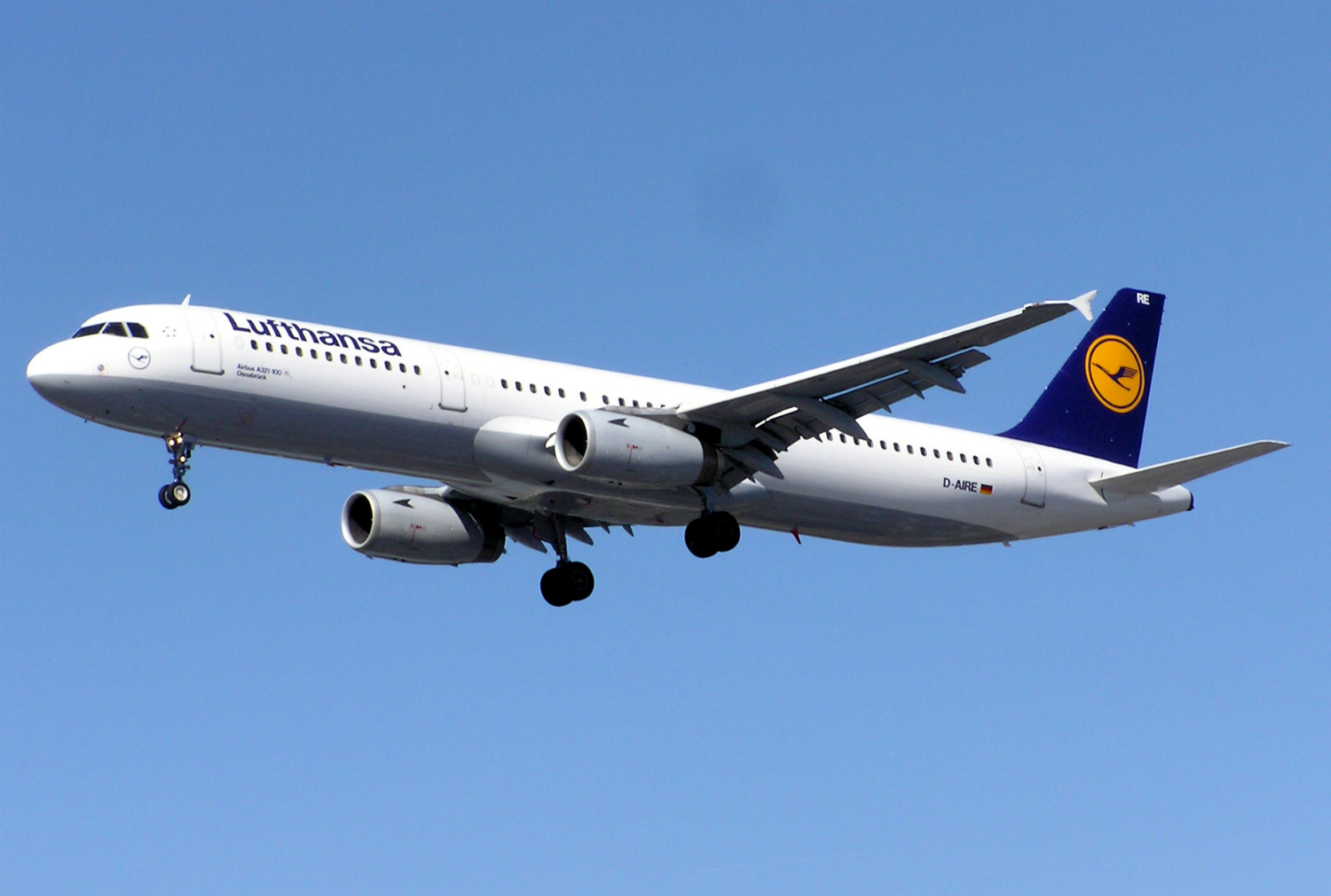 airline drone collision lax lufthansa