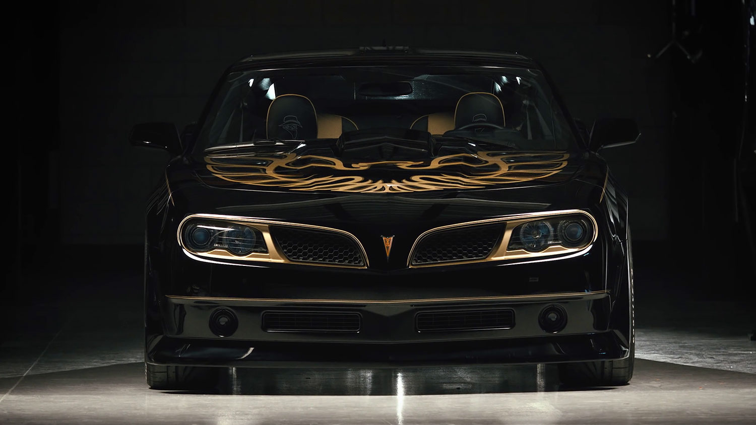 burt reynolds signs pontiac trans am revival models new bandit 0012