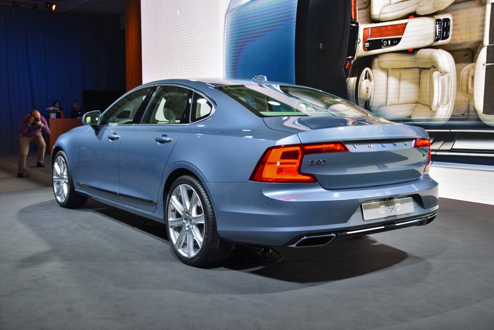 Volvo S90 rear angle