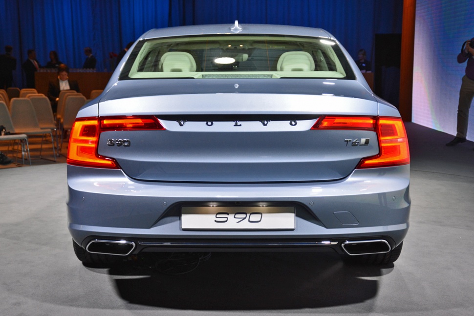 Volvo S90 rear