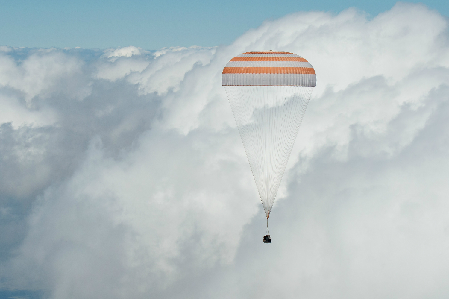 iss astronaut trio return to earth soyuz landing 2