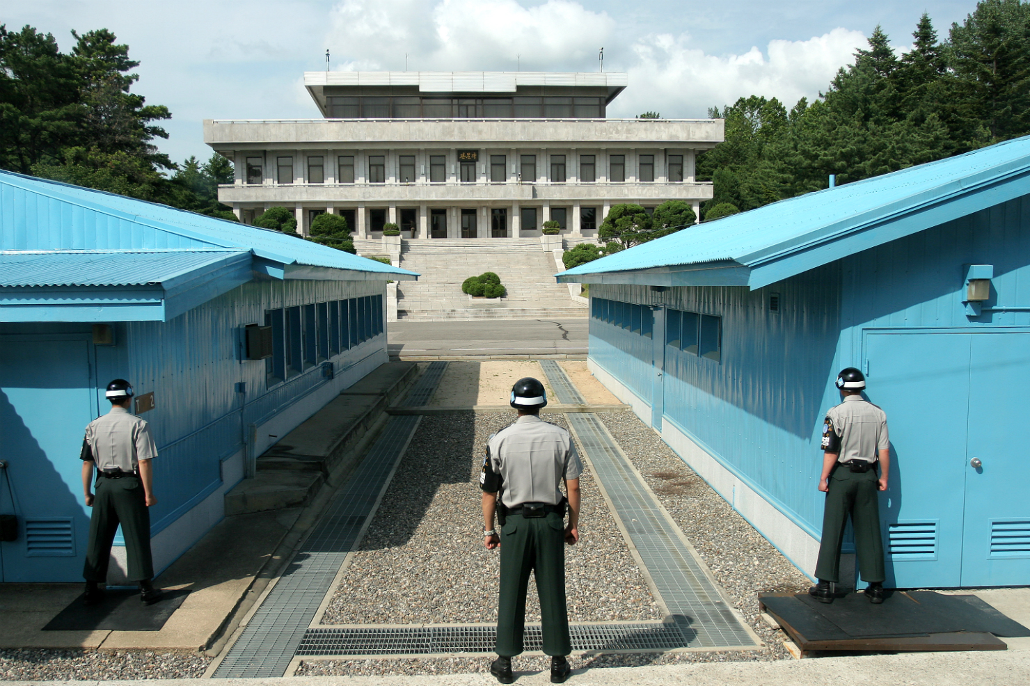 south koreans play pokemon go along dmz