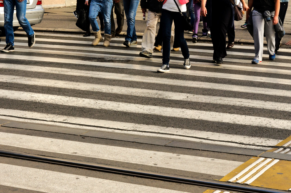 toronto texting while walking people crossing street