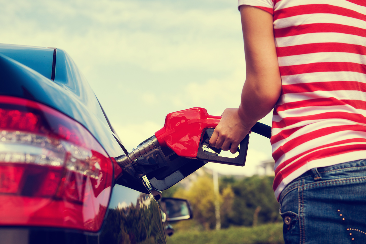 how to save money on gas summer price tips