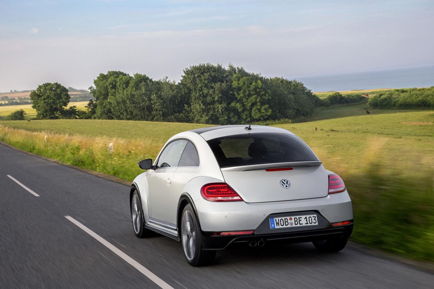 2017 volkswagen beetle news specs pictures 32