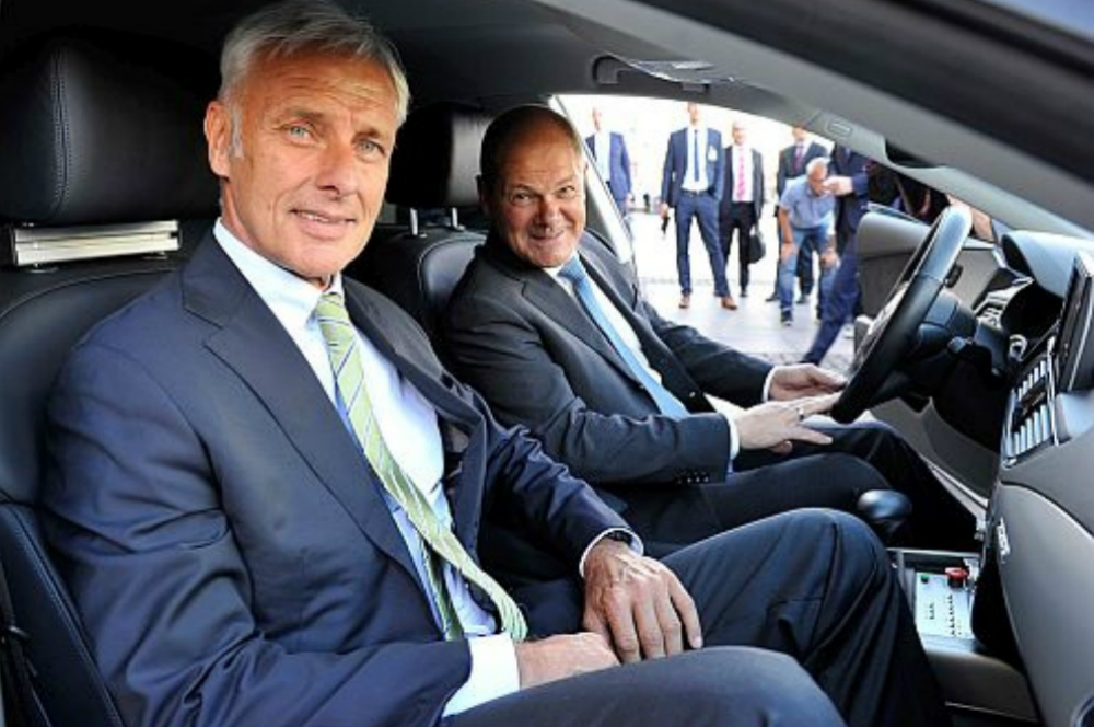 hamburg germany mobility test city volkswagen ceo m  ller hambury mayor scholz