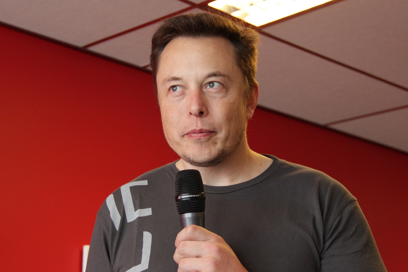 elon musk impersonation 12271217906 4376729001 k cropped