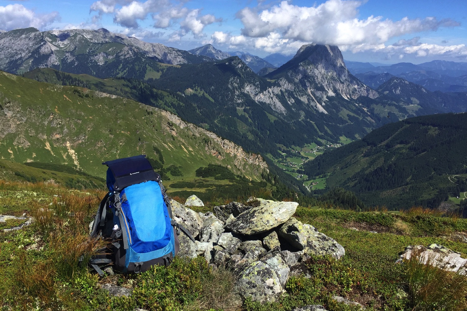 flexible solar panel kickstarter sunnybag leaf  rucksack 1