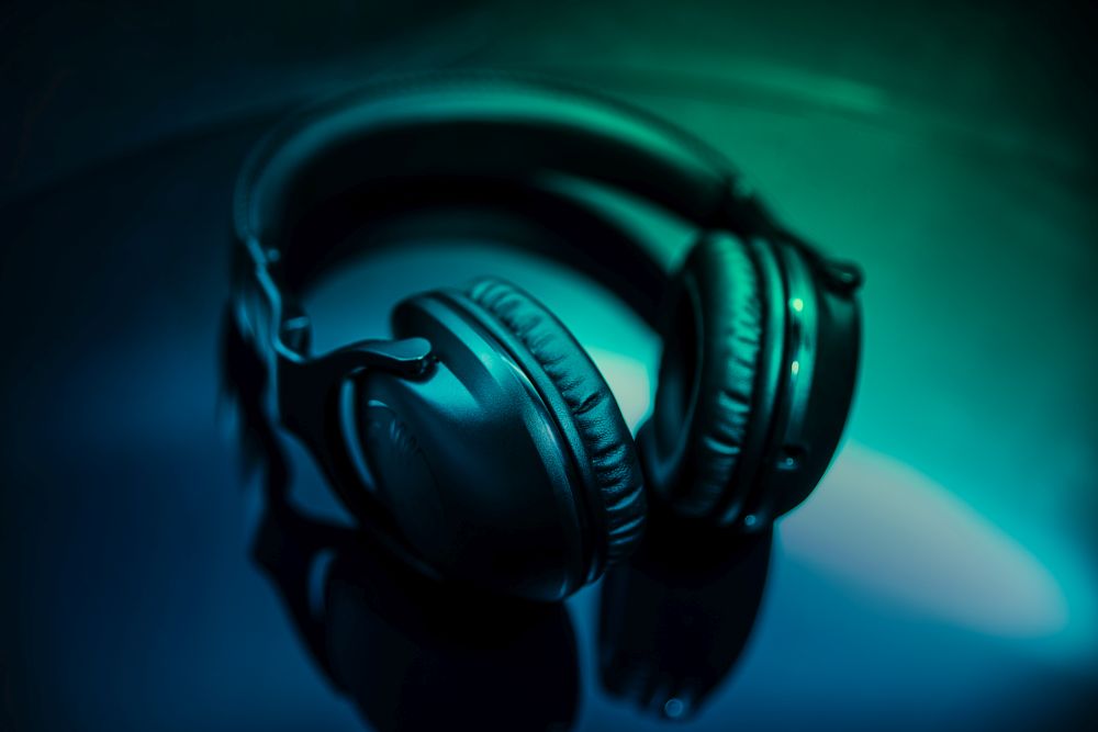 roccfats cross multiplatform gaming headset launches in december roccatcross