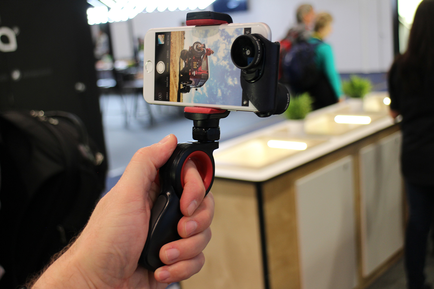 best phone accessories ces 2017 olloclip pivot 01