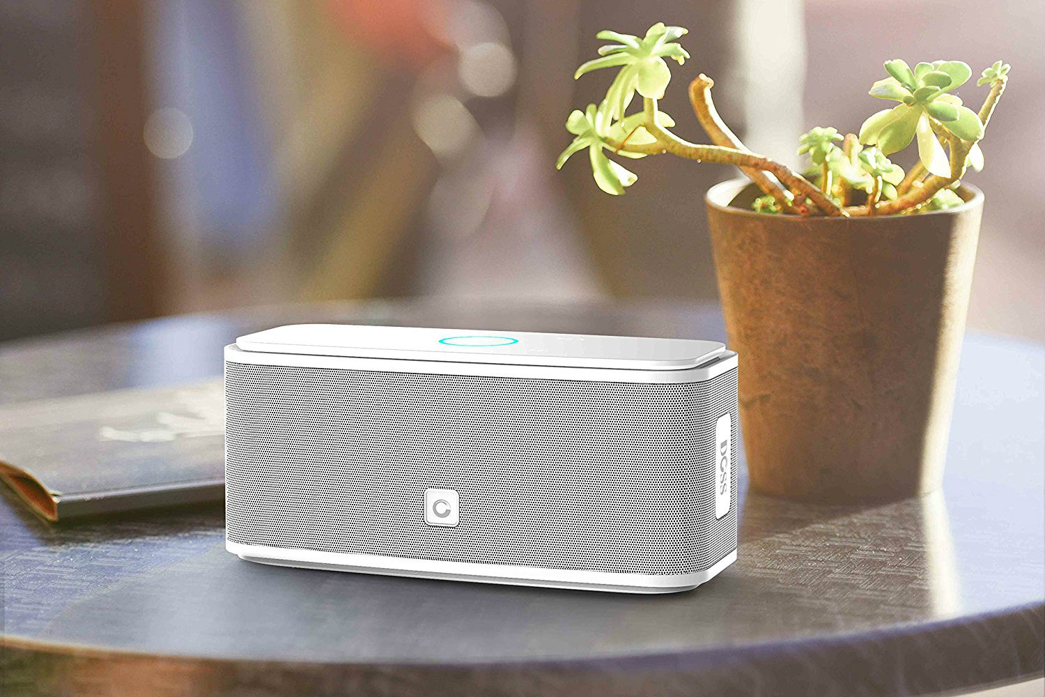 DOSS SoundBox Bluetooth 4.0 Portable Wireless speaker use picture