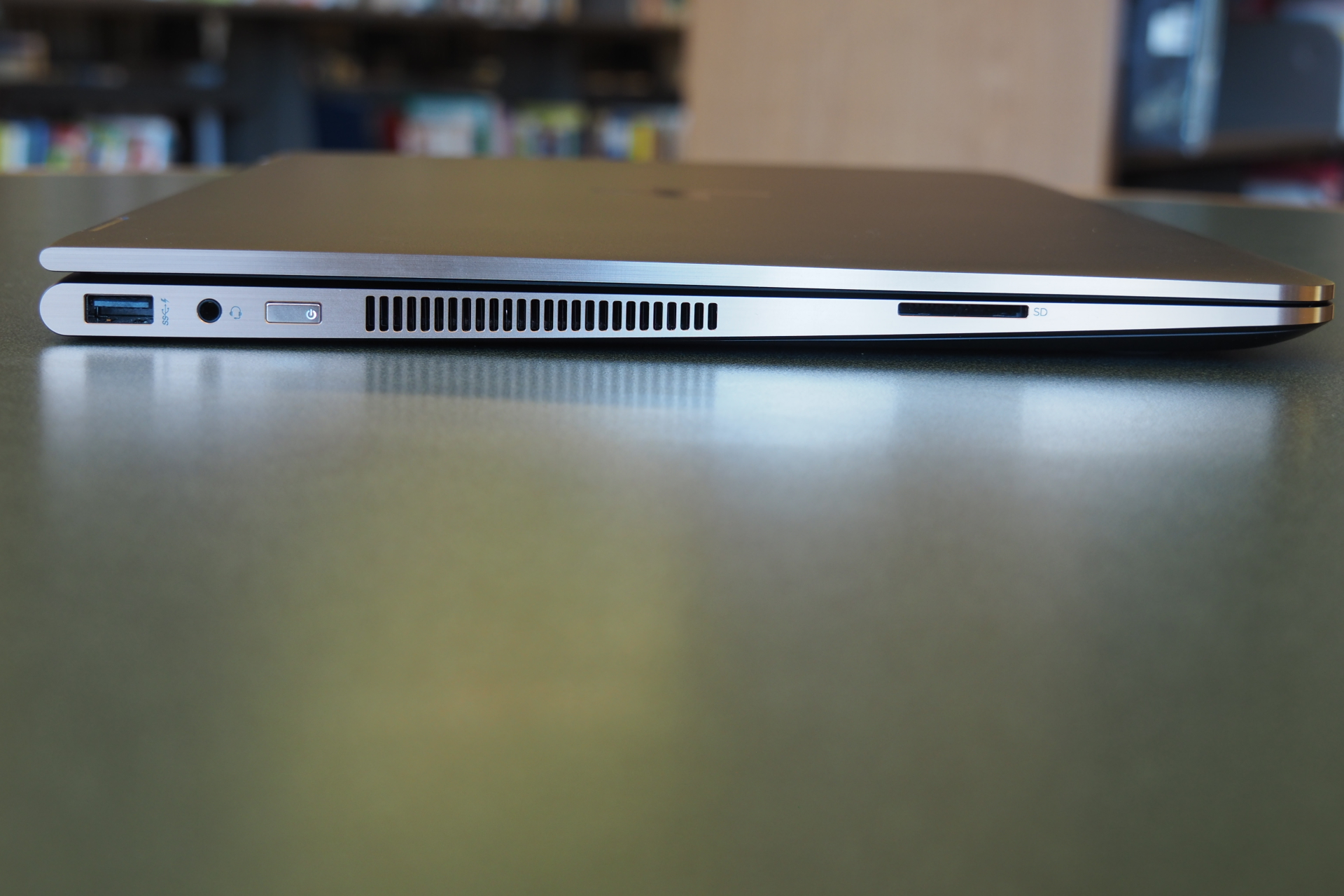 2017 hp spectre x360 15 vs 2016 inch macbook pro