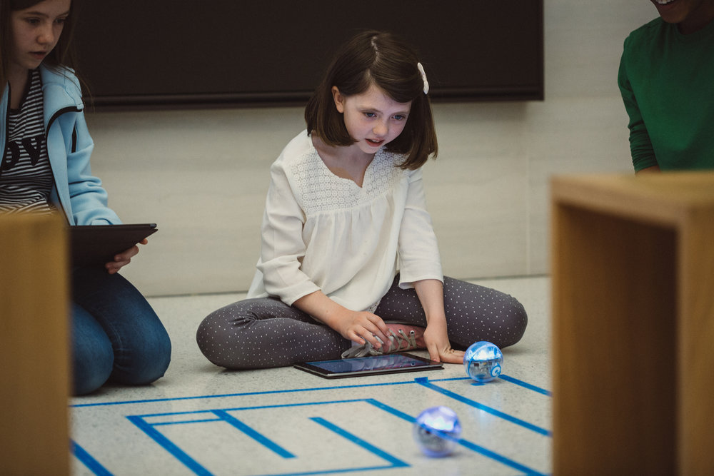 apple swift playgrounds update rsz children playing robots