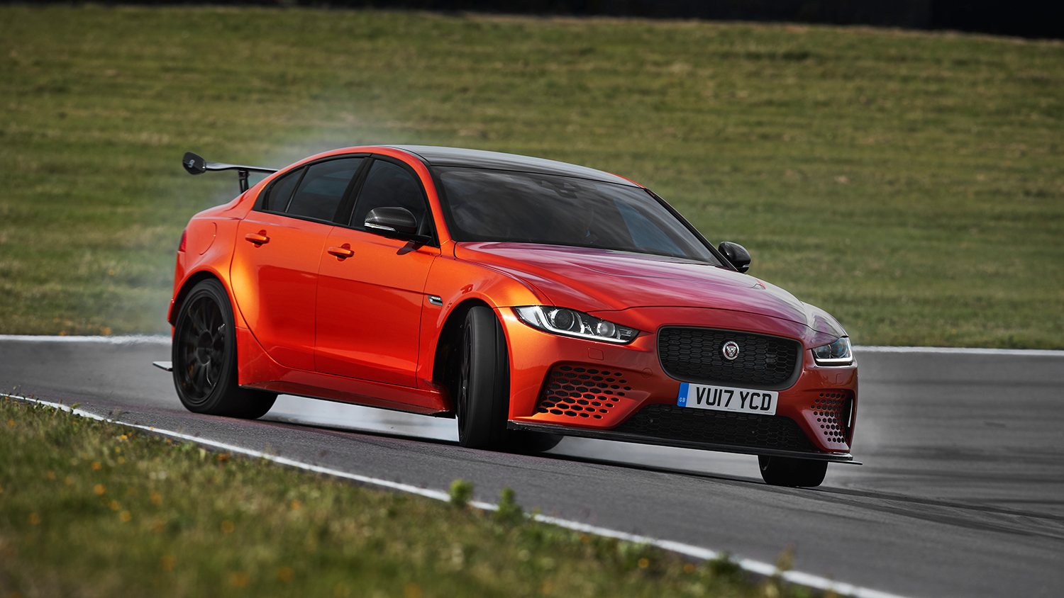 Jaguar-XE-SV-Project 8 feature