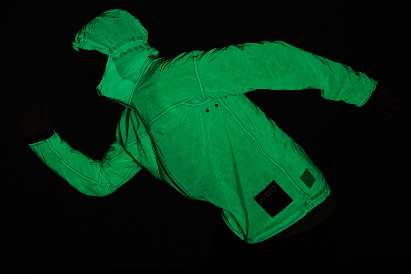 solar charged jacket 2