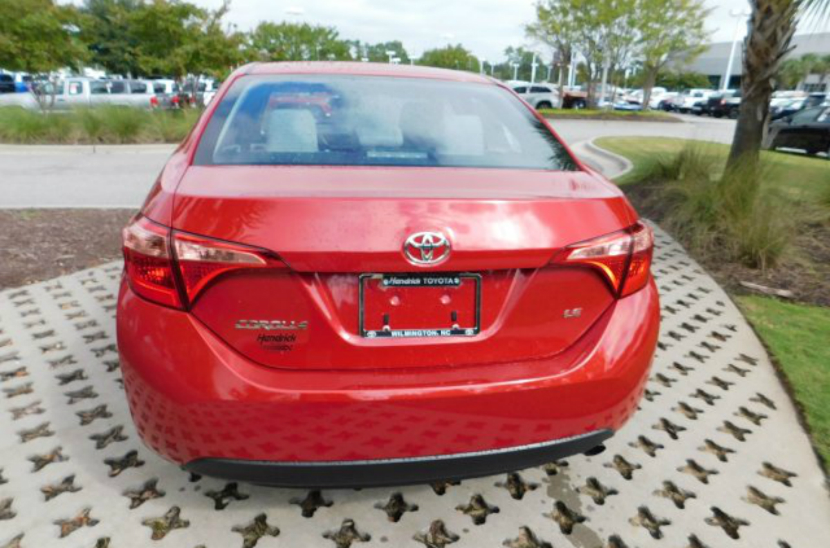 2018 Toyota Corolla LE 06