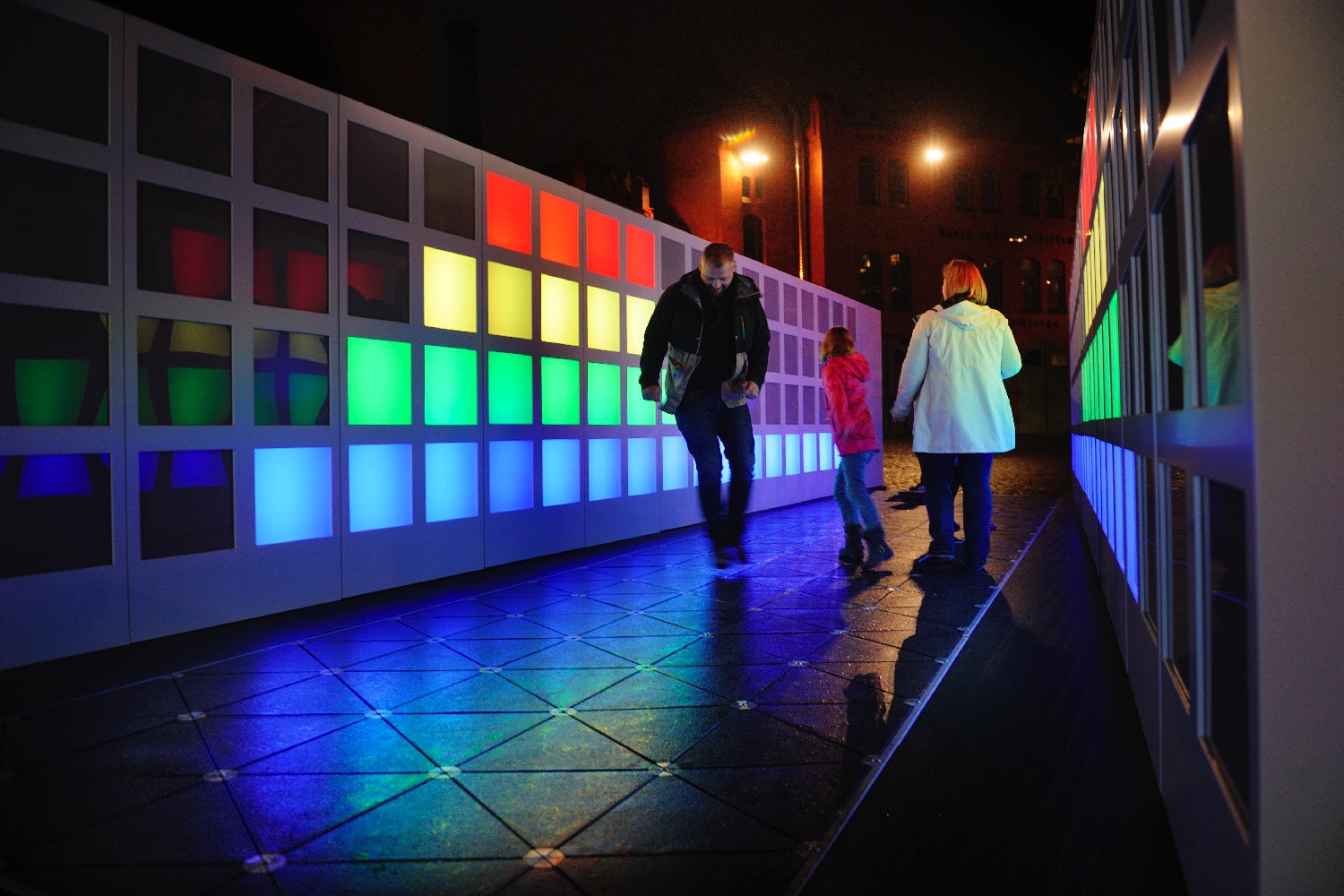 energy harvesting walkway berlin google and uk clean tech business pavegen unveil the largest ever at festival of lights 1