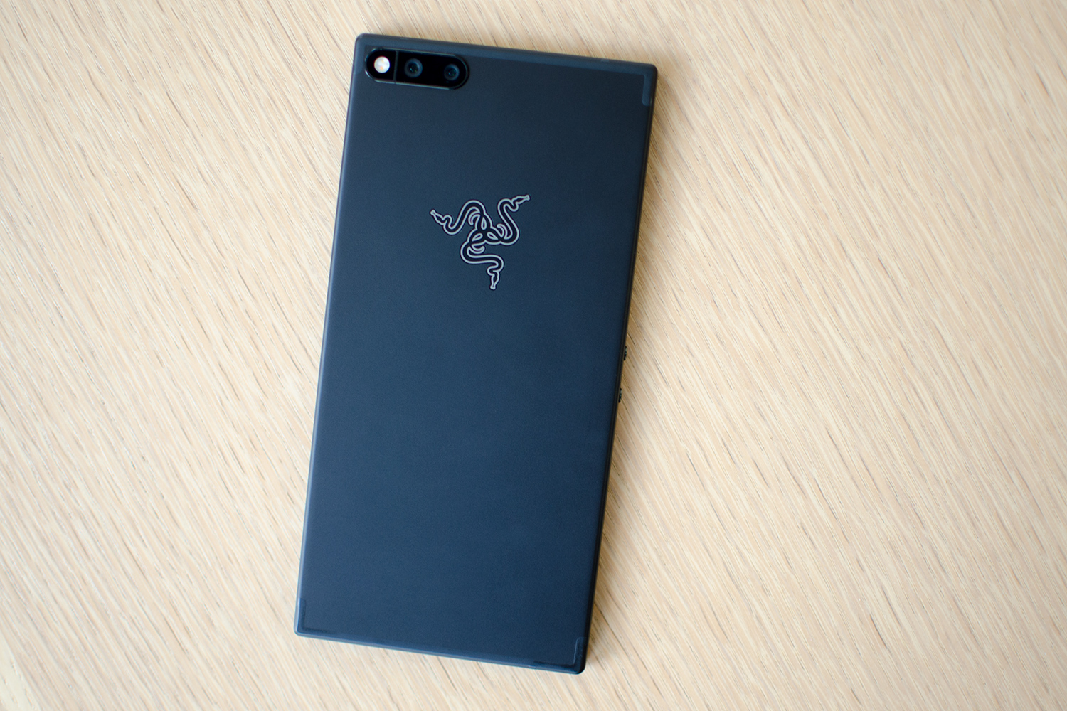 Razer Phone review back full