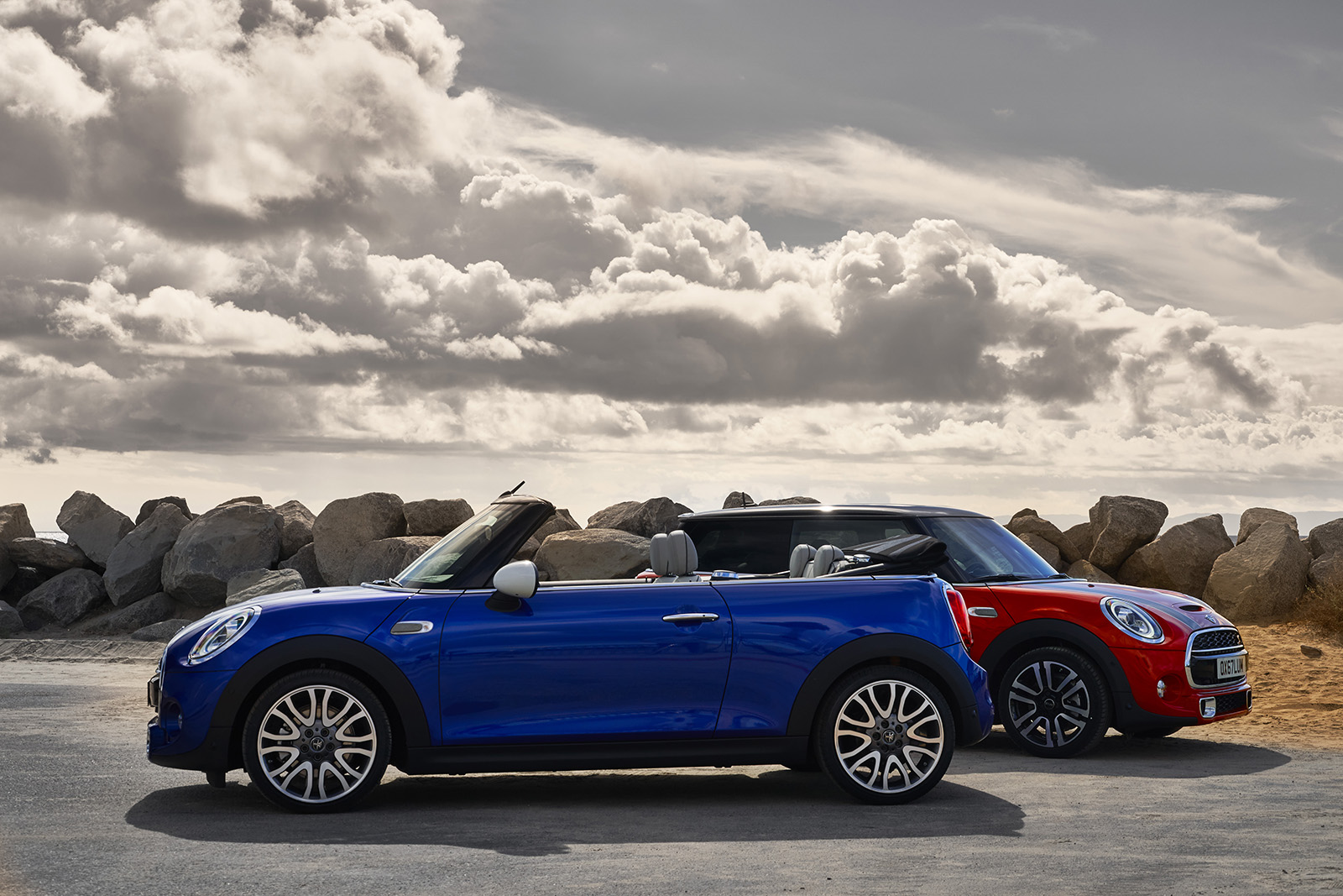 mini refreshes cooper 2 4 door hardtop and convertible for detroit 2018  13