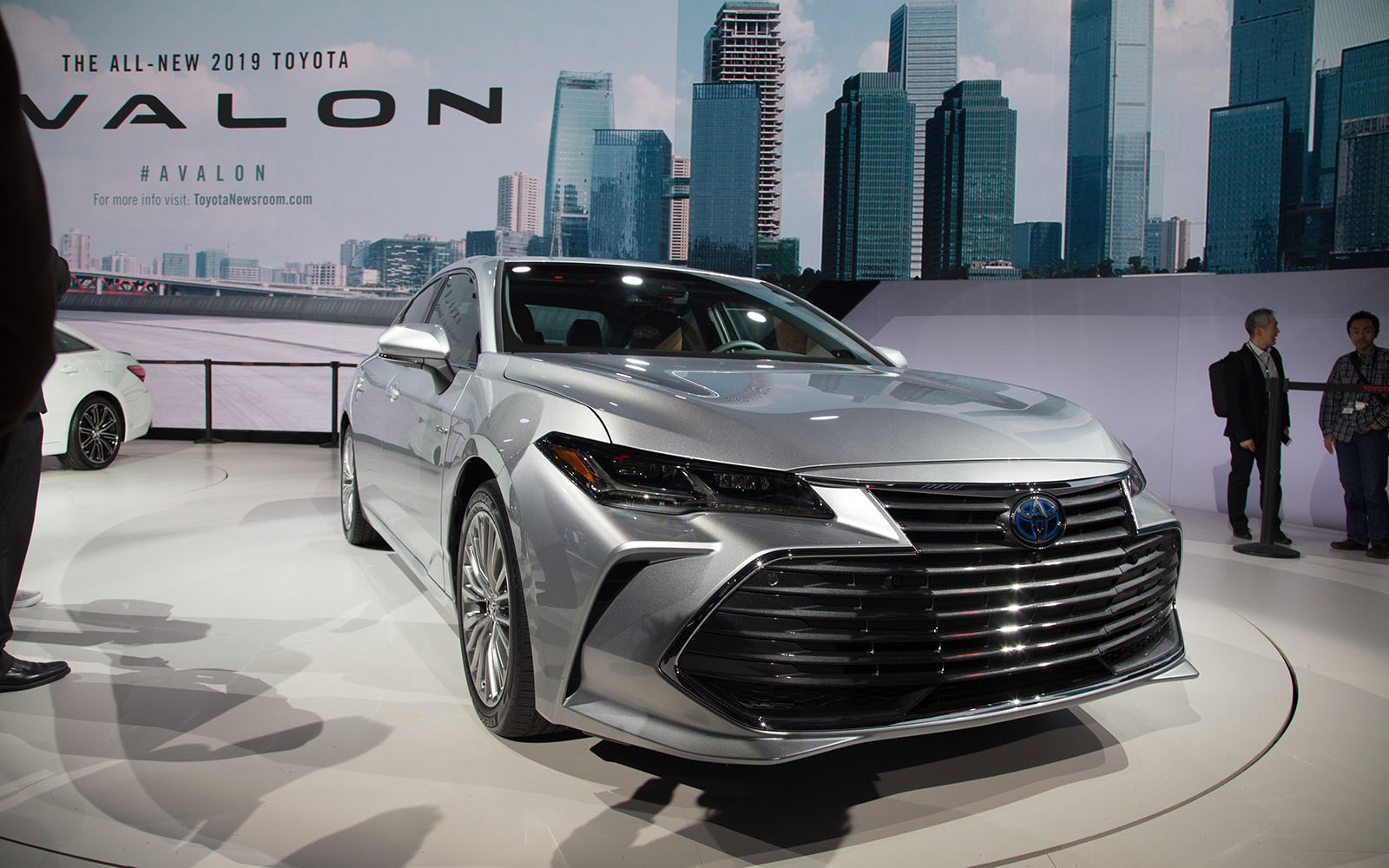 the 2019 toyota avalon ditches humdrum design 2018 detroit  1