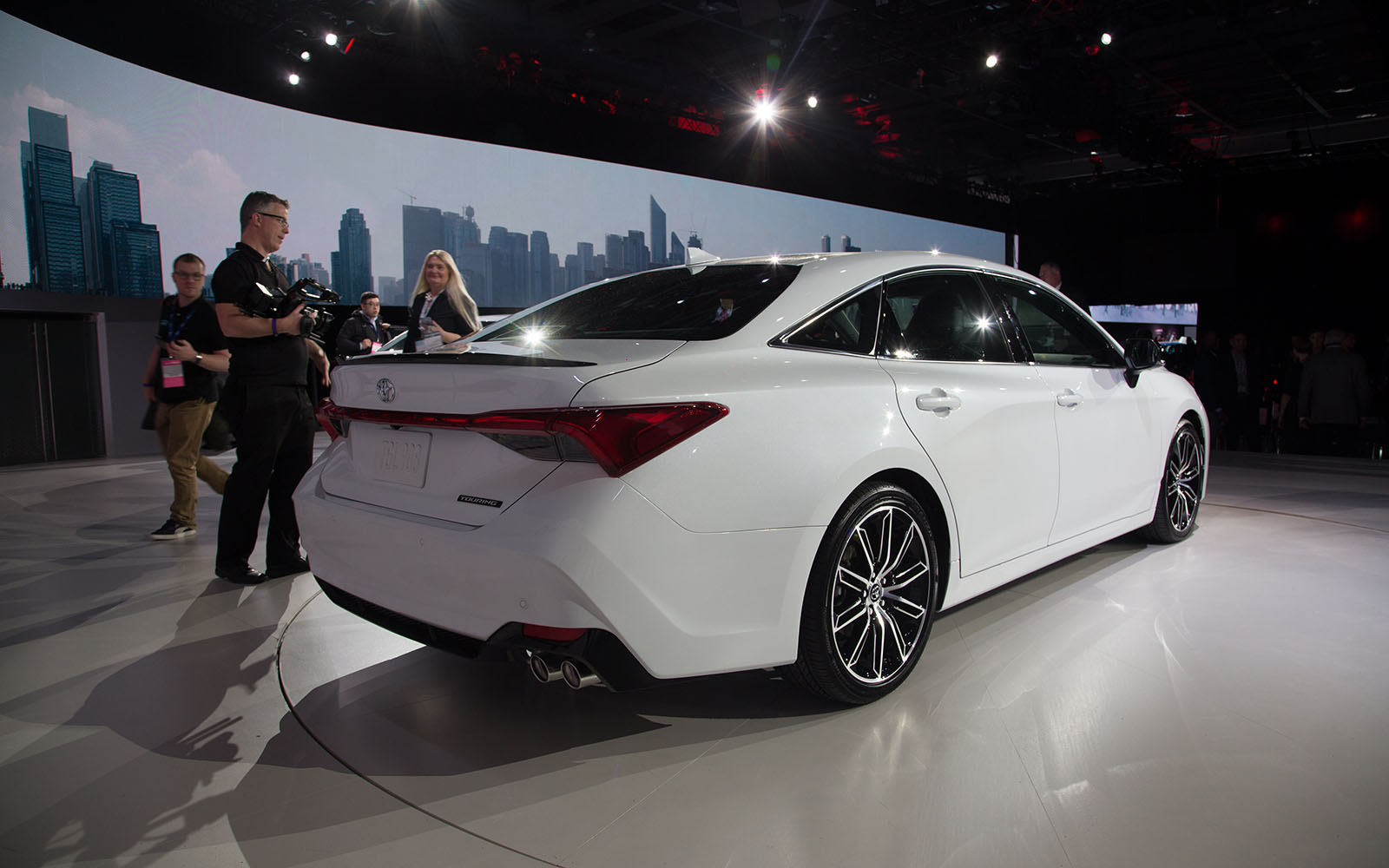 the 2019 toyota avalon ditches humdrum design 2018 detroit  11