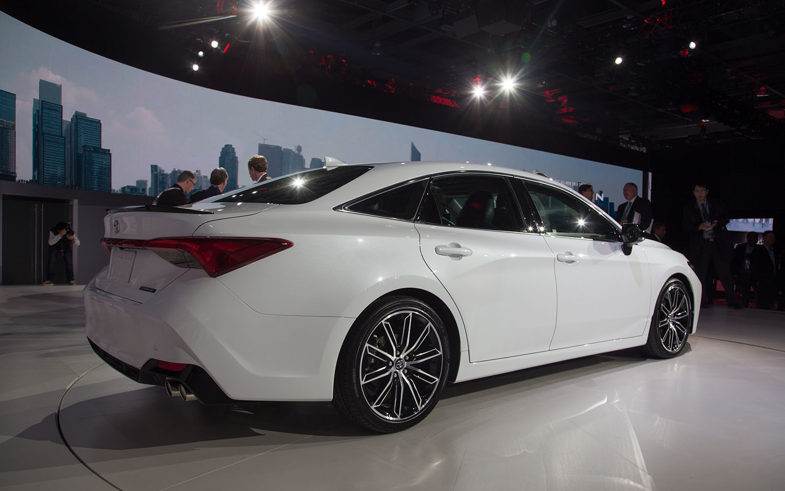 the 2019 toyota avalon ditches humdrum design 2018 detroit  12