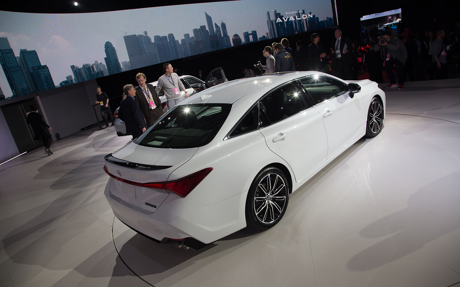 the 2019 toyota avalon ditches humdrum design 2018 detroit  13