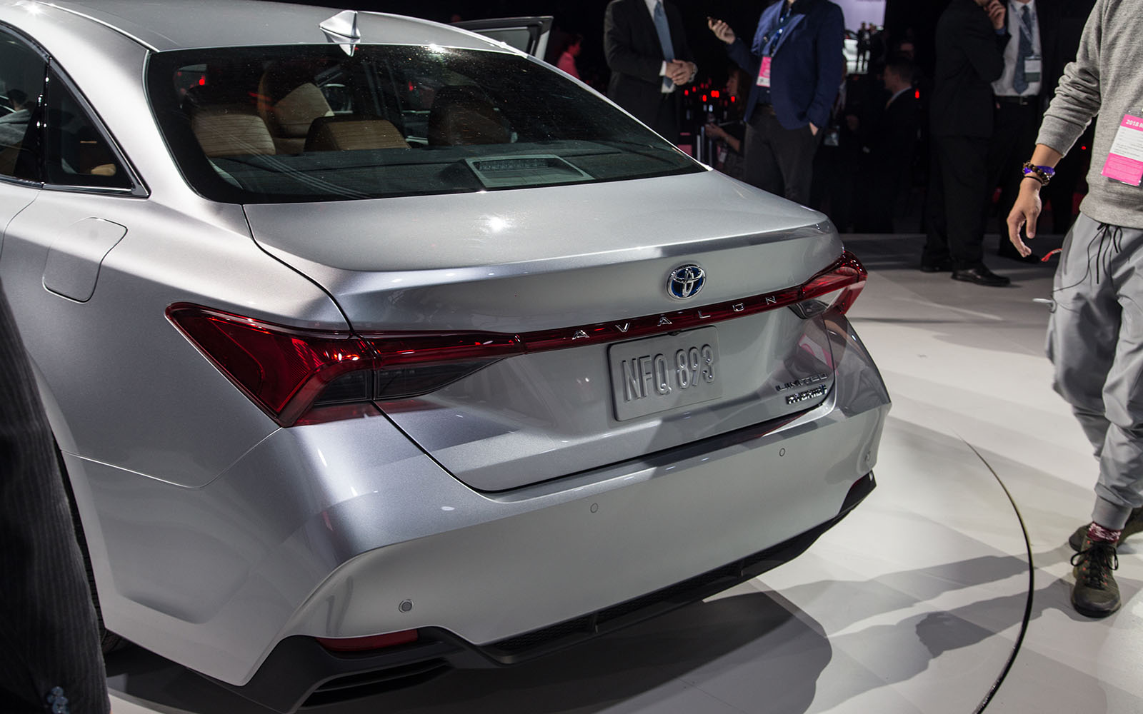 the 2019 toyota avalon ditches humdrum design 2018 detroit  17