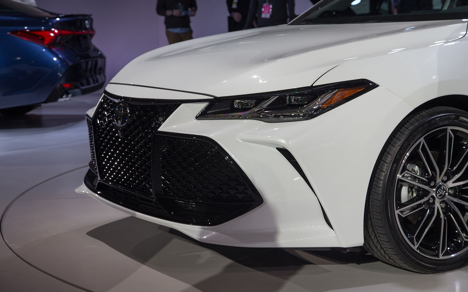 the 2019 toyota avalon ditches humdrum design 2018 detroit  19