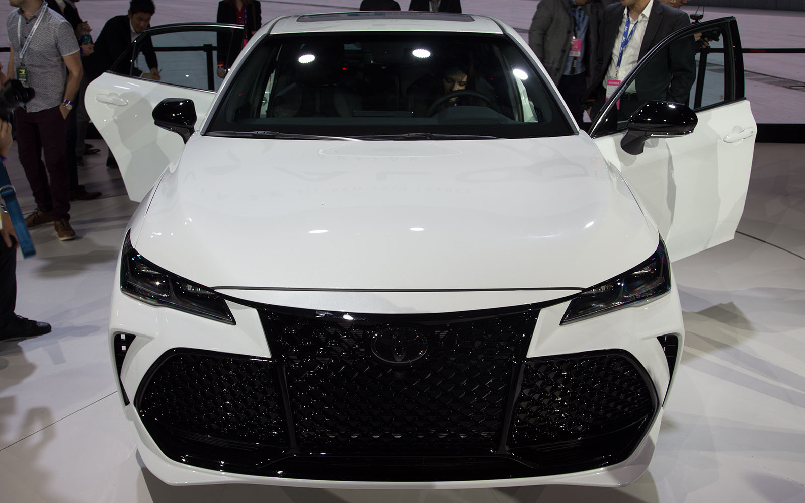 the 2019 toyota avalon ditches humdrum design 2018 detroit  20