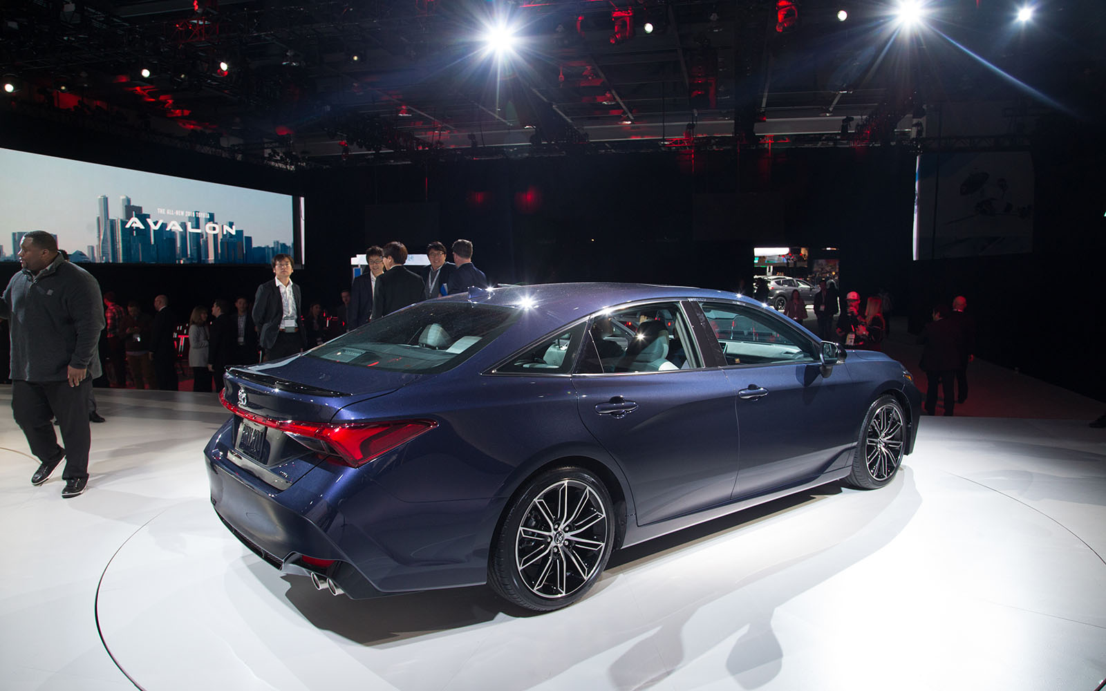 the 2019 toyota avalon ditches humdrum design 2018 detroit  26