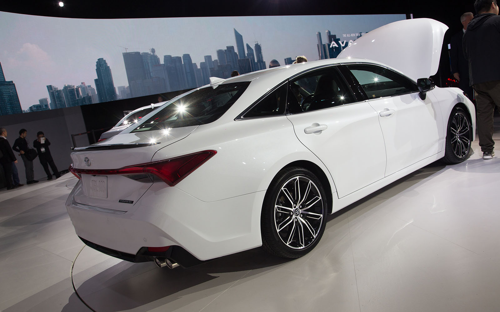 the 2019 toyota avalon ditches humdrum design 2018 detroit  3