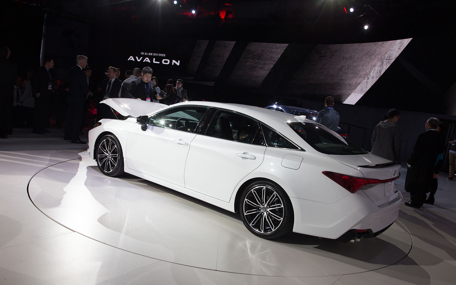 the 2019 toyota avalon ditches humdrum design 2018 detroit  5