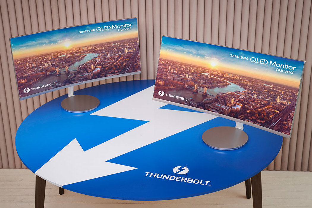 samsung curved display thunderbolt 3 connectivity cj791 monitor scene