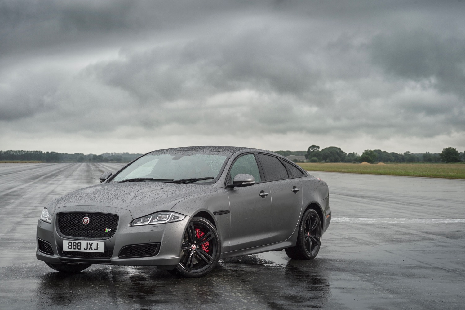 Jaguar XJR575