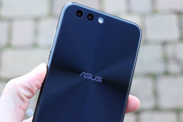 Asus Zenfone 4 Review back top