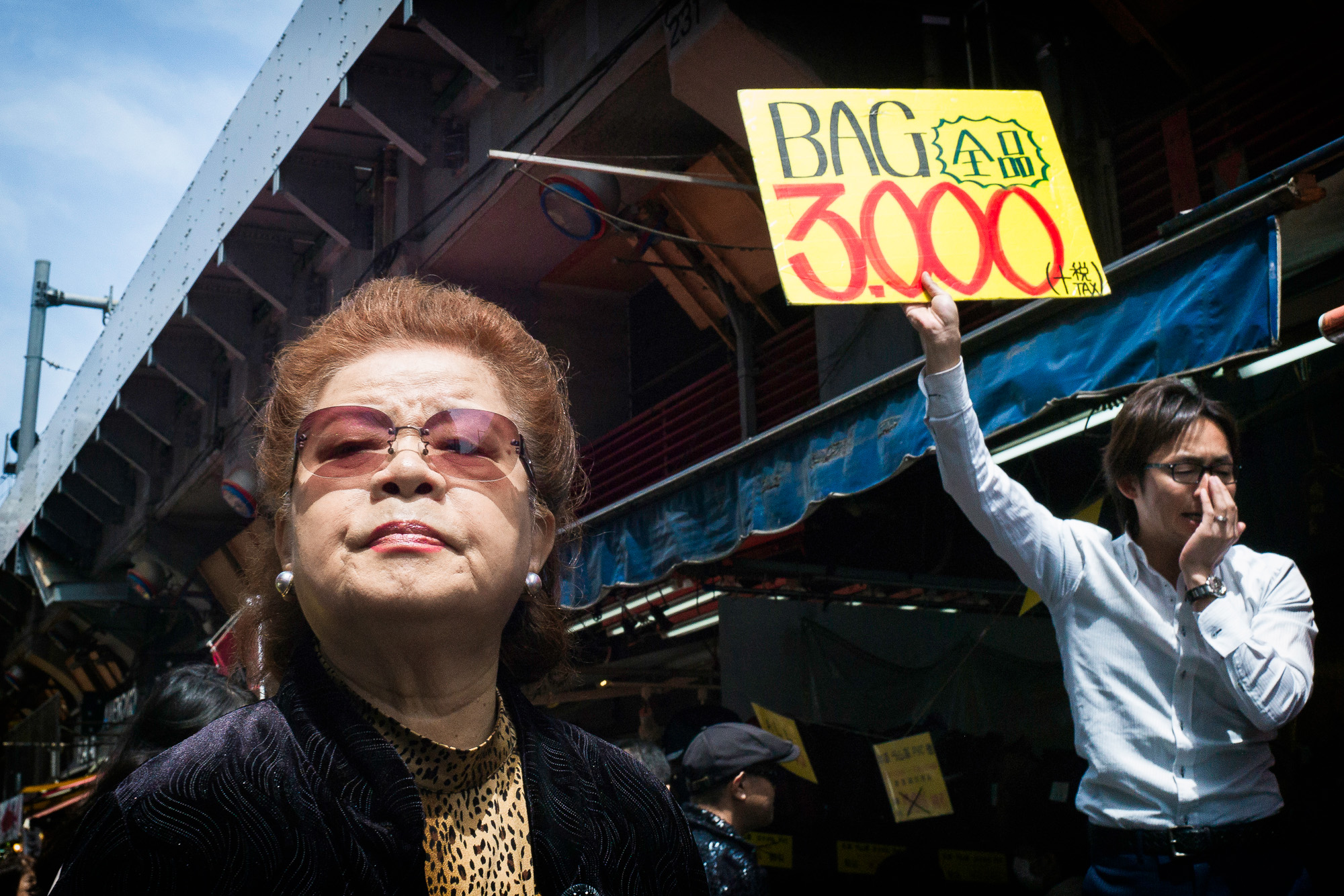 street photographer lee chapman gets up close to his tokyo subjects chapman10