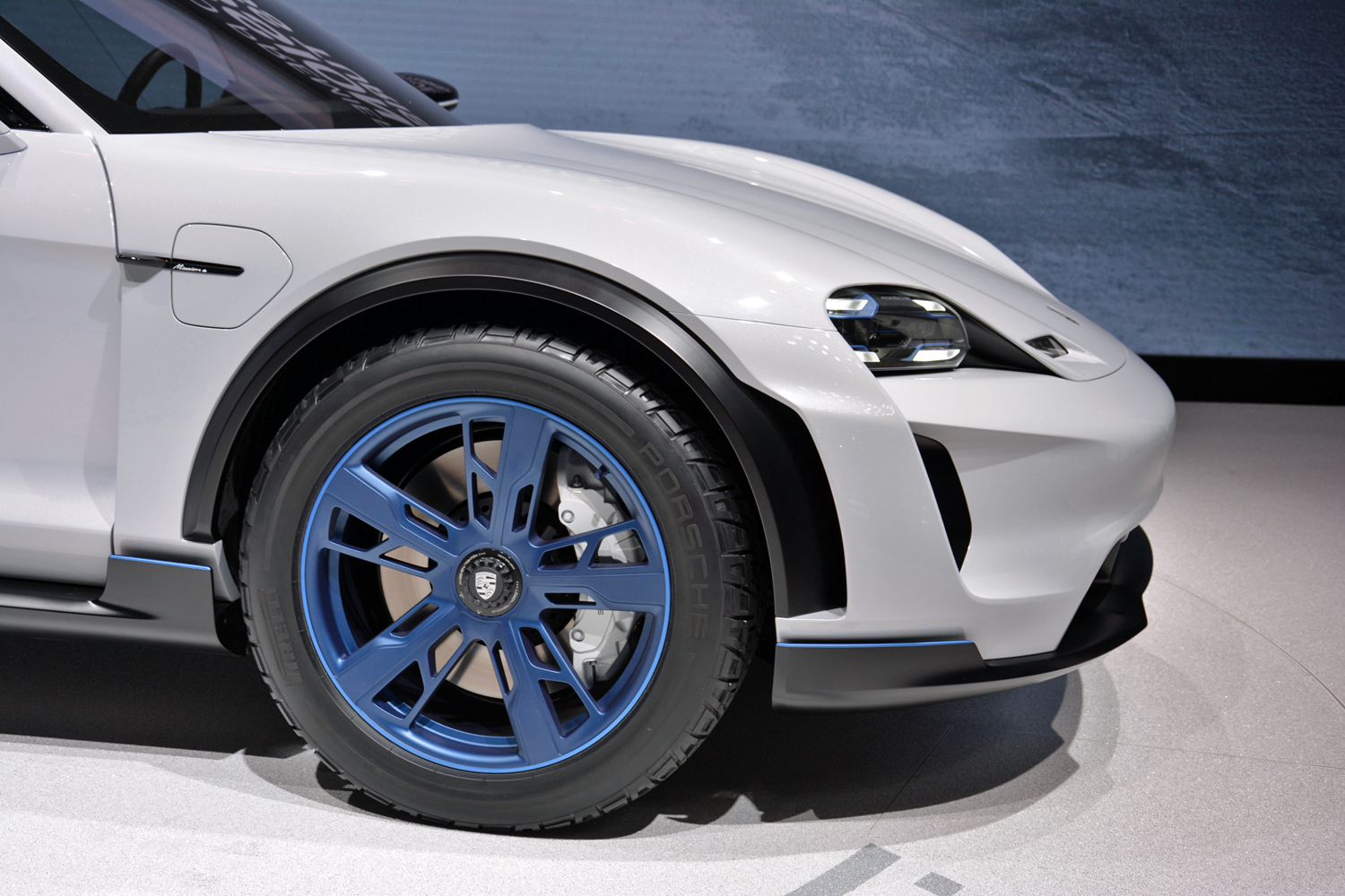 Porsche Mission E Cross Turismo live