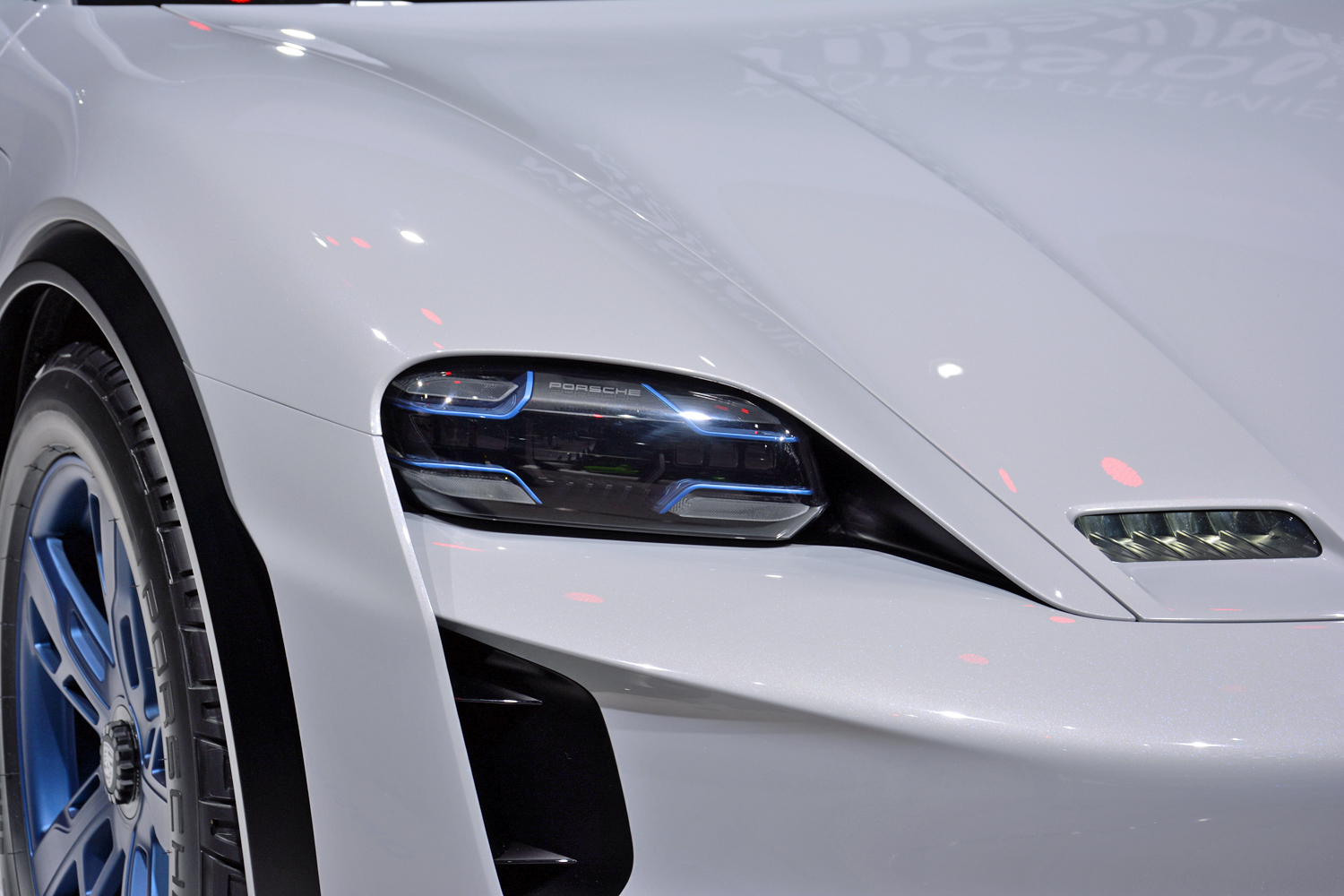 Porsche Mission E Cross Turismo live