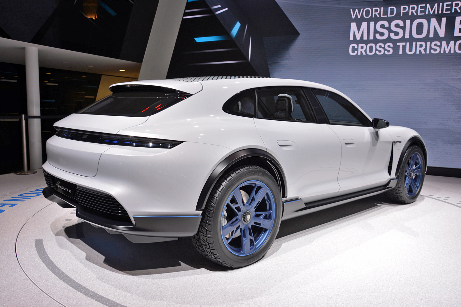 Porsche Mission E Cross Turismo live