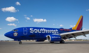 southwest airlines engine failure one fatality april 17 2018 boeing 737 700 shark week