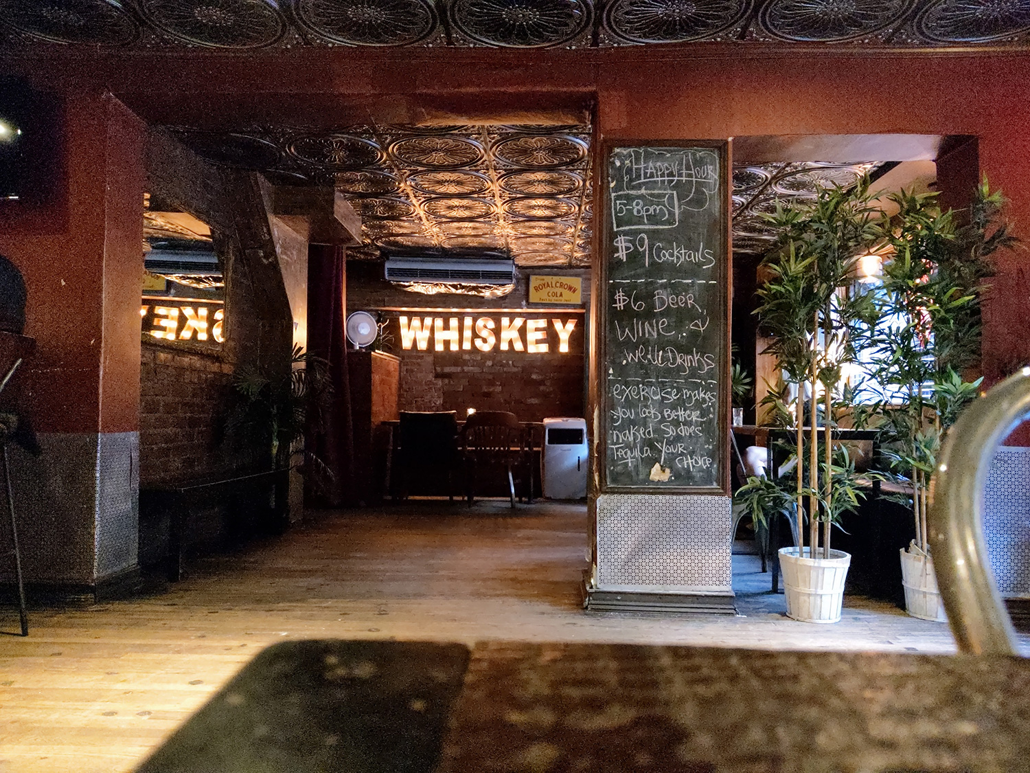 htc u12 camera sample whiskey sign