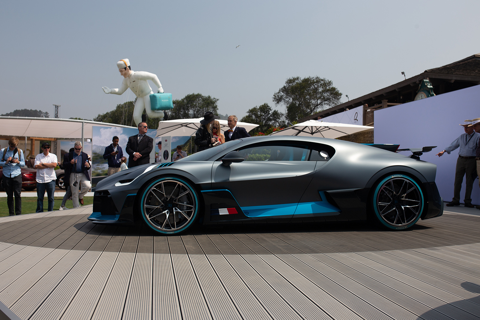 bugatti divo monterey car week pebble beach 2018 supercars  2019 3