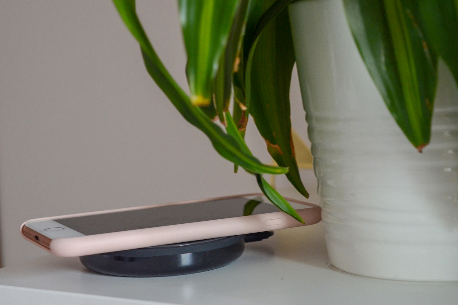 Belkin BoostUp Wireless Charging Pad angle