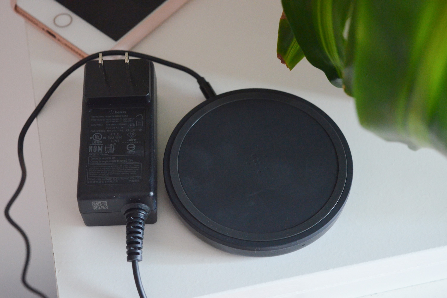 Belkin BoostUp Wireless Charging Pad plug