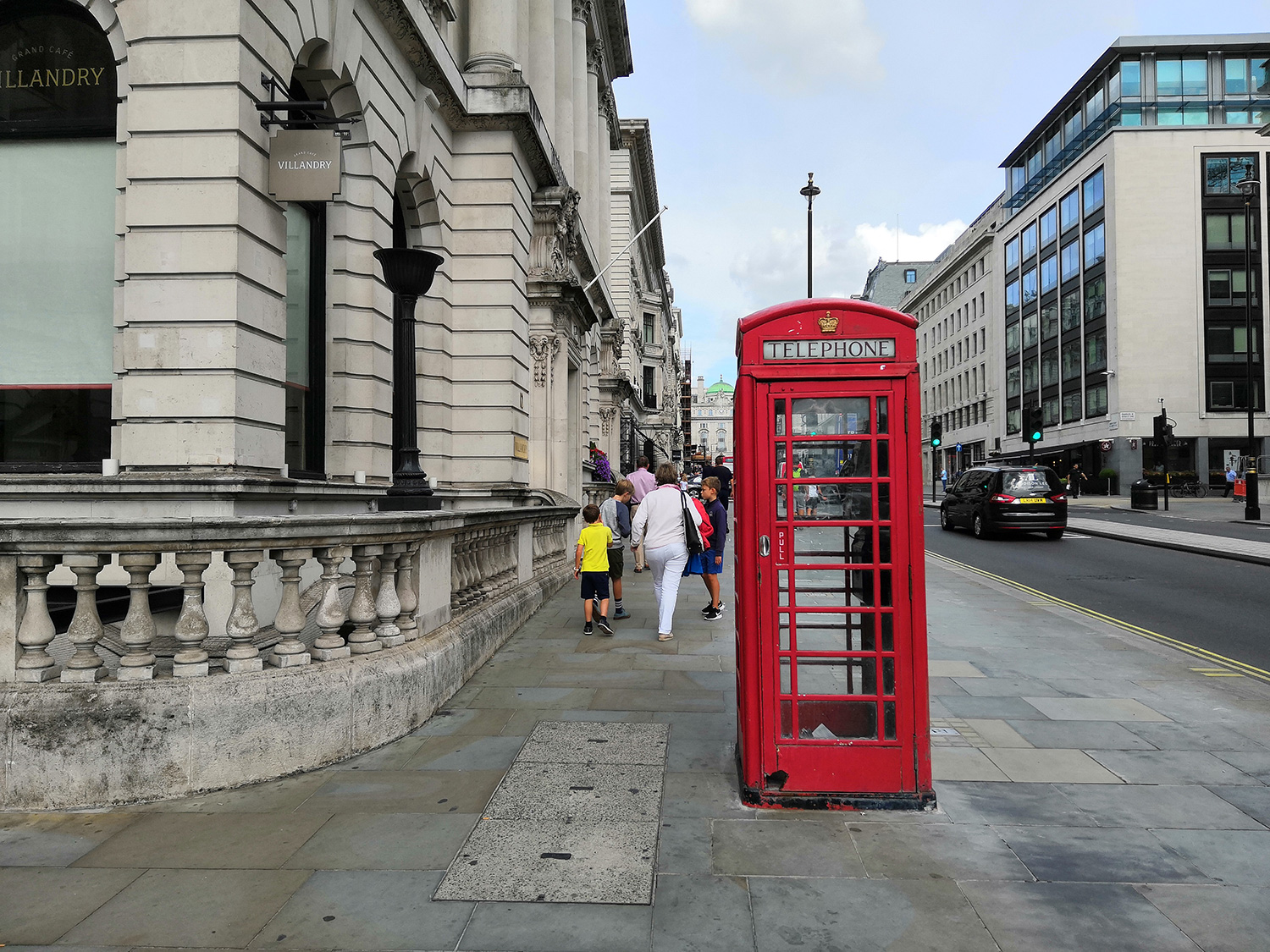 honor play photo telephone booth