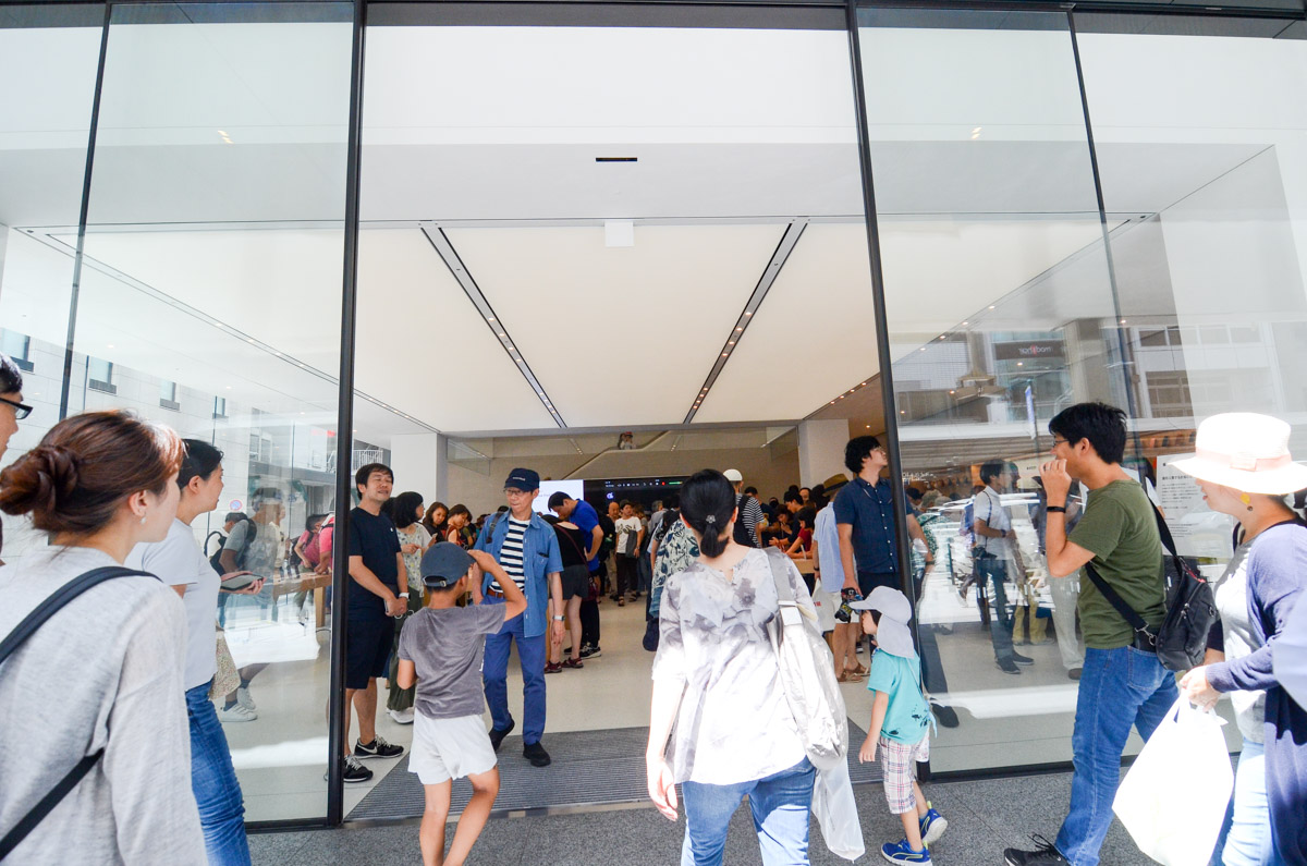 apple store opens in kyoto japan trevor mogg dt 28